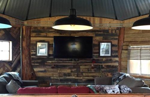 Genoa House | The Highlander - Rustic Mountain Yurt