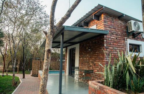 Ramotswa Cabin | The Hill Chalets - Crocodile Pools
