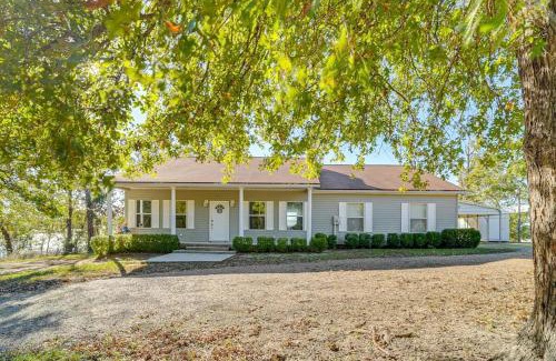 Zwolle House | The Hill-Ton - Lake View, Across from 1215 Launch