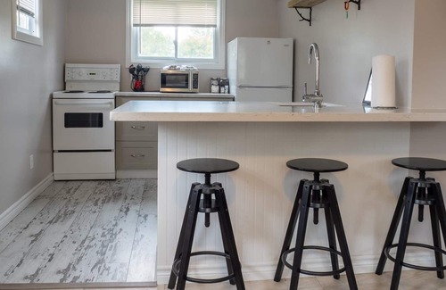 Prince Edward Cottage | The Hillier-PEC waterfront stay