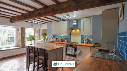 Chapel en le Frith House | The historic Bulls Head-Grade II Listed