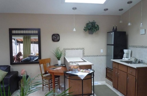 Niagara Falls Cottage | The Hoblet