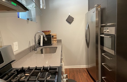 Rogers Park Apartment | The Holiday Lake House - 2br 2bth - 50 steps from the beach!