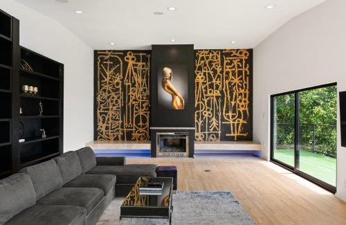 Hollywood Hills West Villa | The Hollywood Hills Crest Villa