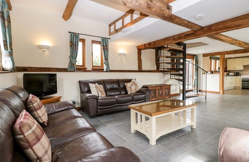 Leominster Cottage | THE HOP KILN, family friendly, character holiday cottage in Luntley