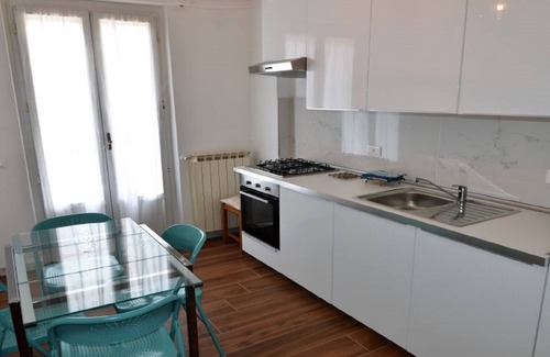 Levanto Apartment | The house of Ambra, 100m. from beach, balconies-parking-wi-fi- A. C.- ascens