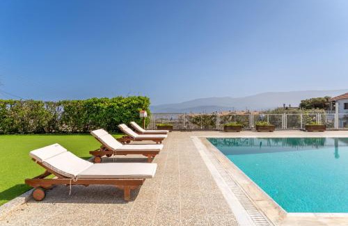 Loutra Oraias Elenis House | The House of Gratitude - Poolside Retreat