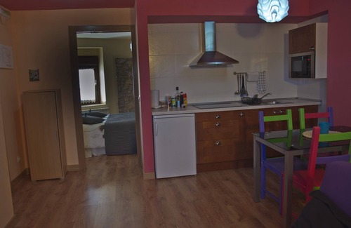 Acedo Apartment | THE HOUSE OF THE REBOUND. Study TXARA: 135 bed kitchen bathroom and living room.