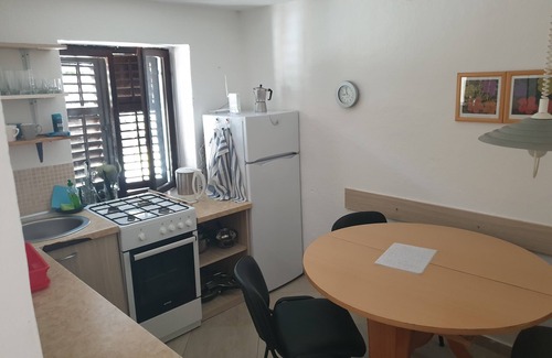 Orahovac House | The house with a large garden, only 30 m from the beach