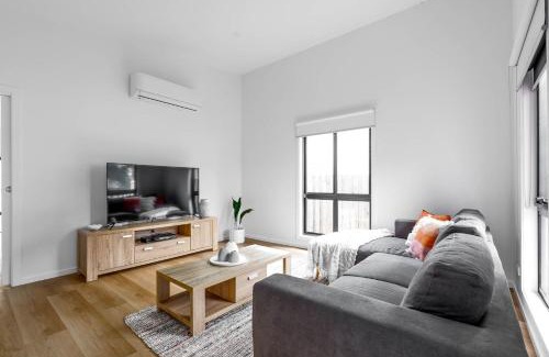 Inverloch House | The house with the orange door Inverloch