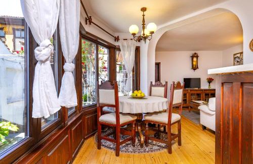 Plovdiv Old Town House | The House With The Piano