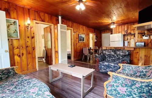 Selwyn House | The Hunter - 3-Bedroom River-front Cottage