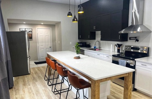 South Bruce Peninsula House | The Huron House -Relaxing getaway just steps away from Lake Huron!