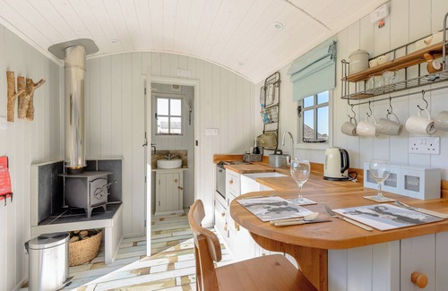Alderbury Cottage | The Hut at Hole Farm