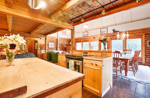 Gig Harbor House | The ideal size and setting for your gathering of family, friends, or large group