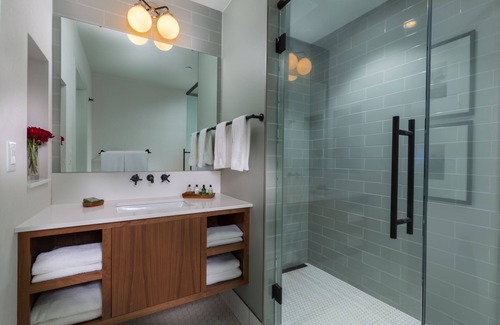 Pewaukee Hotel | The Ingleside Hotel