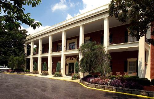Stone Mountain Hotel | The Inn at Stone Mountain Park