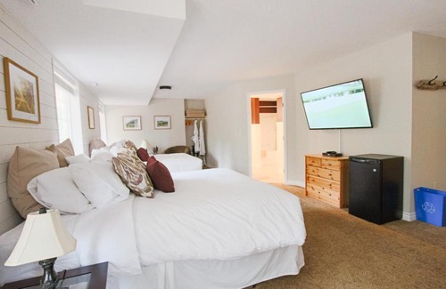 Salmon Arm Bed & Breakfast | The Inn at the Ninth Hole Bed & Breakfast