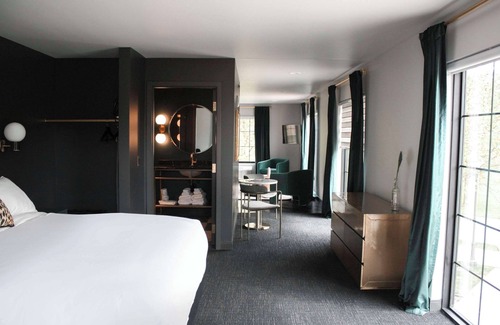 Arnolds Park Hotel | The Inn Hotel Lake Okoboji, an Ascend Collection Hotel