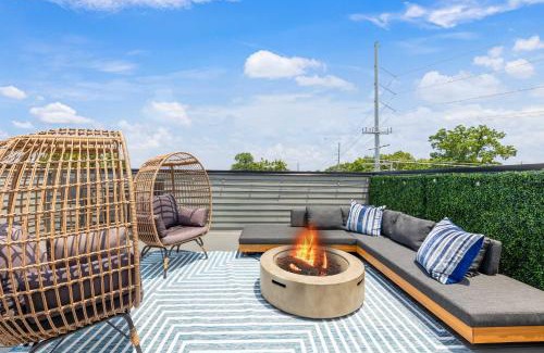 East Nashville House | The Iris - Walk to Dining And Nightlife Plus Rooftop!