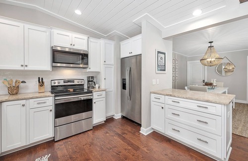 Saint Simons Heights House | The Island Pearl! Perfect Private Escape with Private Pool, Newly Renovated, Great Outdoor Spaces!