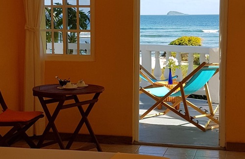 Clifton Hotel | The Islander's Inn