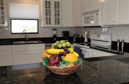 Seven Mile Beach Apartment | The Islands Club