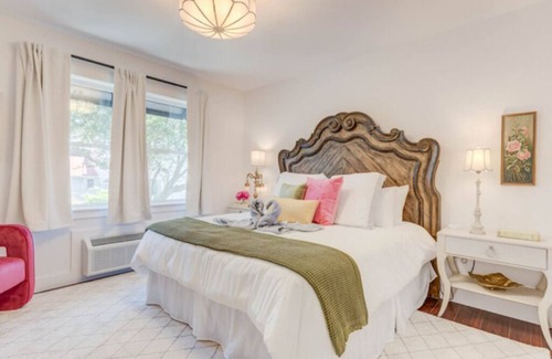 Historic Downtown Manteo Hotel | The Ivory Pearl Room/With the best rooftop view in Manteo!