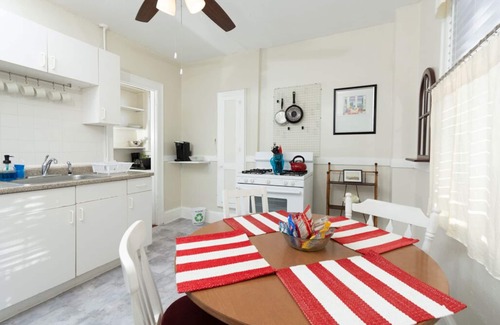 Hartford Apartment | The Jazz Suite B1