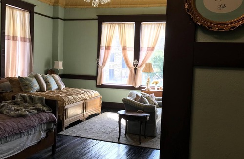 Comanche Bed & Breakfast | The Jean-Marie Suites
