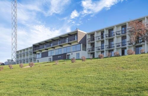 Jordan Harbour Hotel | The Jordan Hotel Ramada by Wyndham