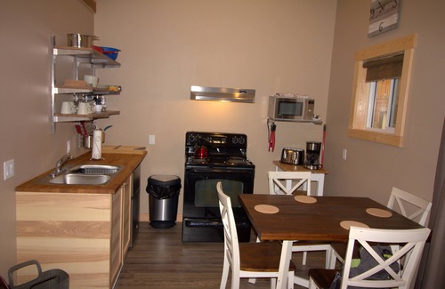 Blaeberry Apartment | The Kabin at Kicking Horse Kabins, with private hot tub!