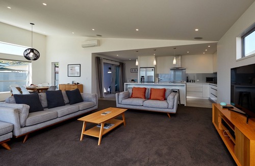South Bay House | The Kaikoura Bach Retreat