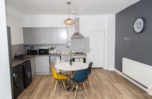 Nottingham Apartment | The Kensington House - Contemporary Accommodation in Nottingham
