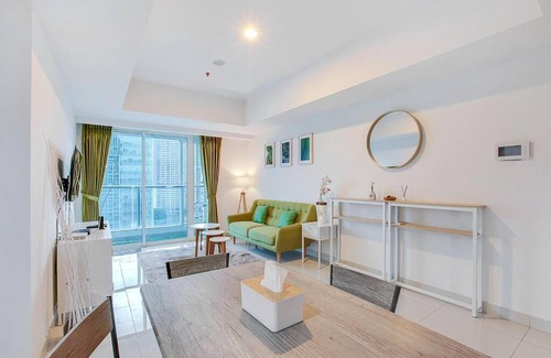 Kelapa Gading Timur Apartment | The Kensington Royal Suites W/ Free parking & Wifi