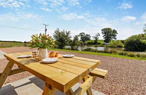 Hereford House | The Kingfisher at Canon Bridge Fishery