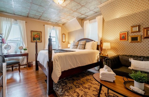 Kingsville Hotel | The Kingsville House