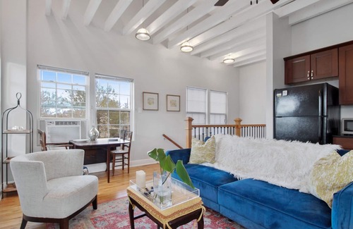 Freret Apartment | The Lair Uptown Tulane Hip Freret Area Brand New 1/2 mi to St Charles streetcar