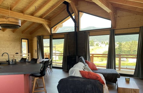 Puyvalador Ski Chalet | THE LAKE COTTAGE