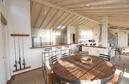 Hatepe House | 'The Lake House', Spacious Family Waterfront