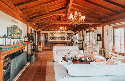Orhangazi Hotel | The Lake House
