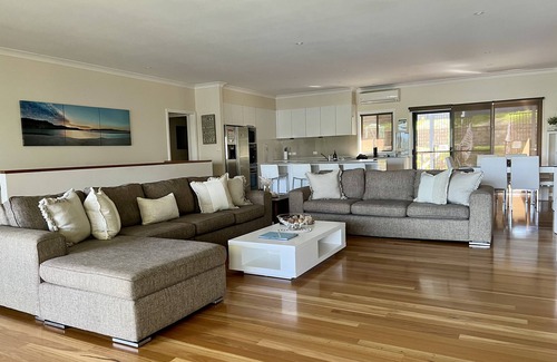 Bungwahl House | The Lake Retreat - southern shores of Smiths Lake