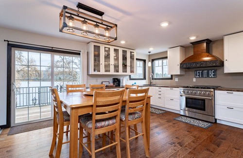 Winter House | The Lakeside - Hot Tub, Dog Friendly, Trail Acces - Pontoon Rental - On Lake Winter