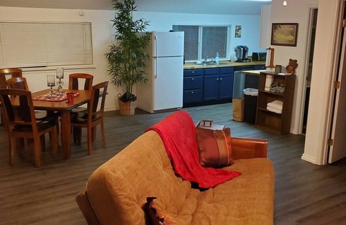 Lakeside Apartment | The Lakeside Overlook - Close to Everything!