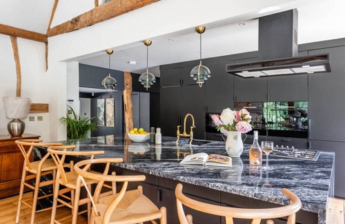 Playhatch House | The Lakeside Viewing Gallery
