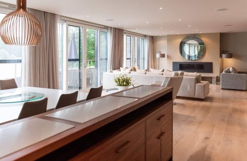 Lechlade Villa | The Lakeside Villa at the Lakes By Yoo, Cotswolds