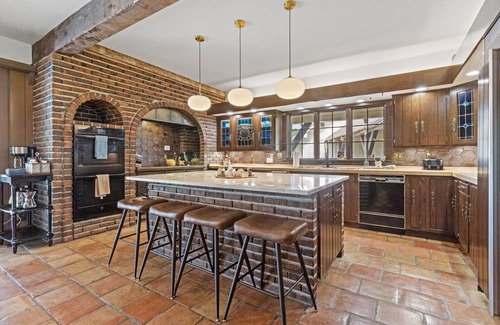 Pleasant Hill House | The Landing(43MO) - Luxurious Lodge Sleeps 20 + Airway Strip + Hot Tub