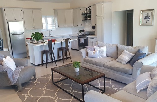 Bois d'Orange House | The Lane @ Rodney Bay (1 bedroom rate) - Newly renovated & tastefully furnished 3 bedroom house