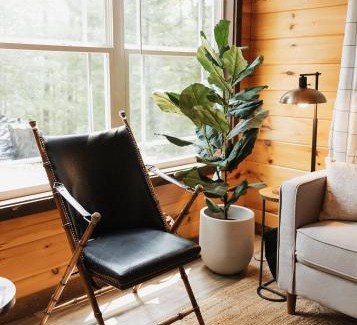 Primrose House | "The Lantern" Woodsy Cabin Experience w/HotTub