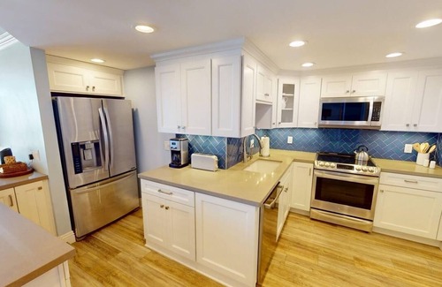 Coronado Condo | The Larkin Lookout - Glorietta Bay Views, Across the Street from the Del & Beach